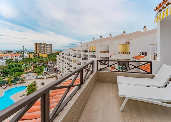 Cristianos San Marino Bluesky Appartement *